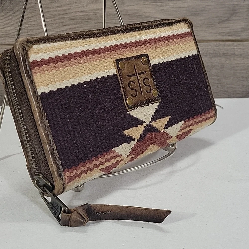 STS Ranchwear Southwestern Stripe Tapestry Leather Zip Around Wallet